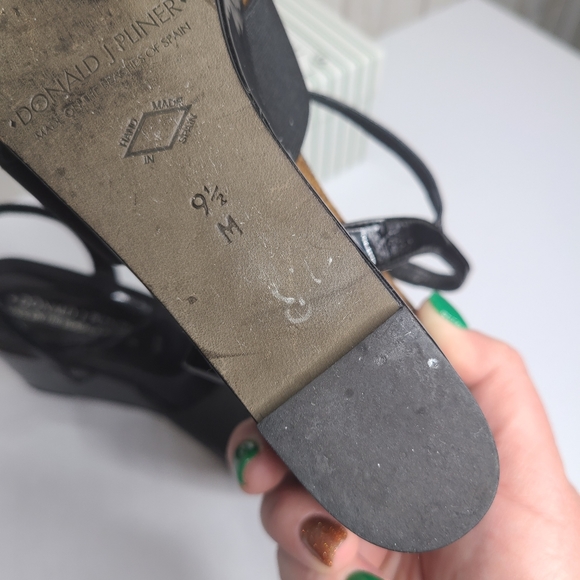 Donald J Pliner Bente Black Patent Ankle Strap Wedge Sandals Shoes 9.5 - Picture 10 of 16